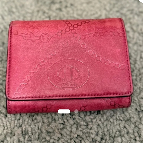 Y2K Coach Metallic Fuschia Hot Pink Bifold Embossed Leather Wallet - Picture 1 of 16